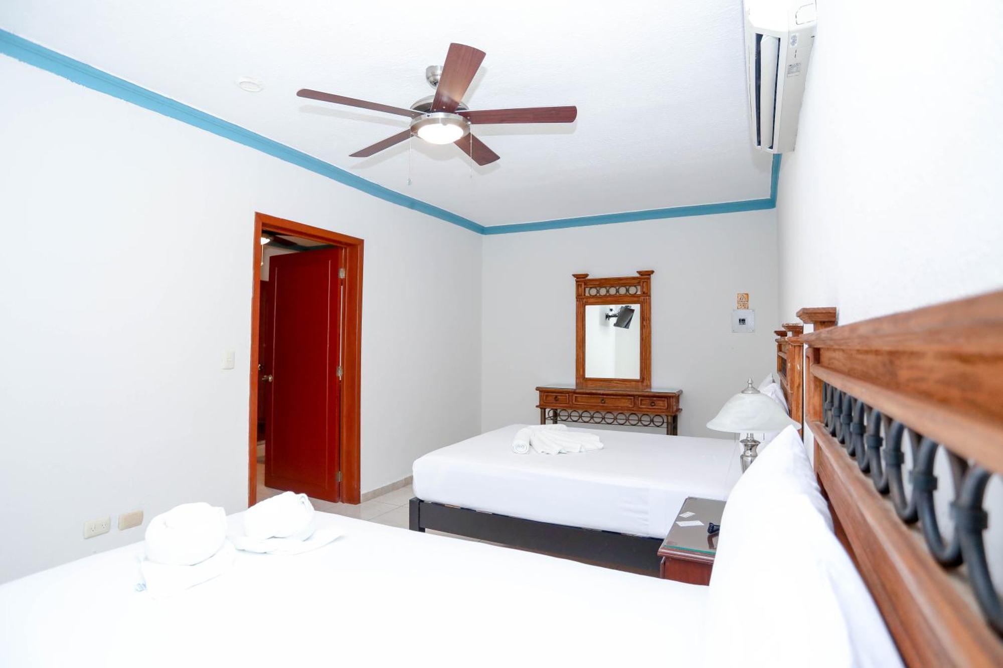 Hotel Avenida Cancún Esterno foto
