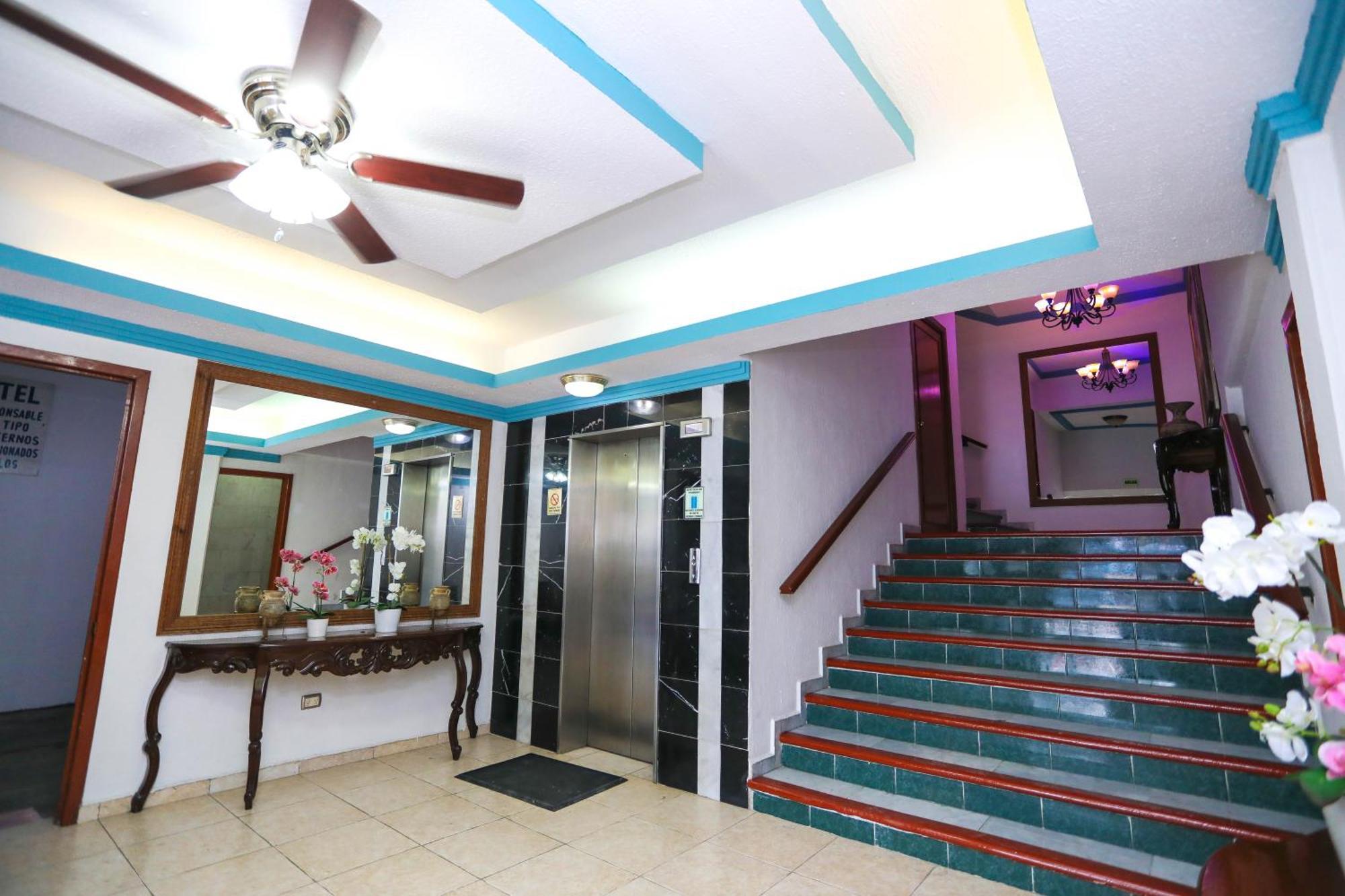 Hotel Avenida Cancún Esterno foto
